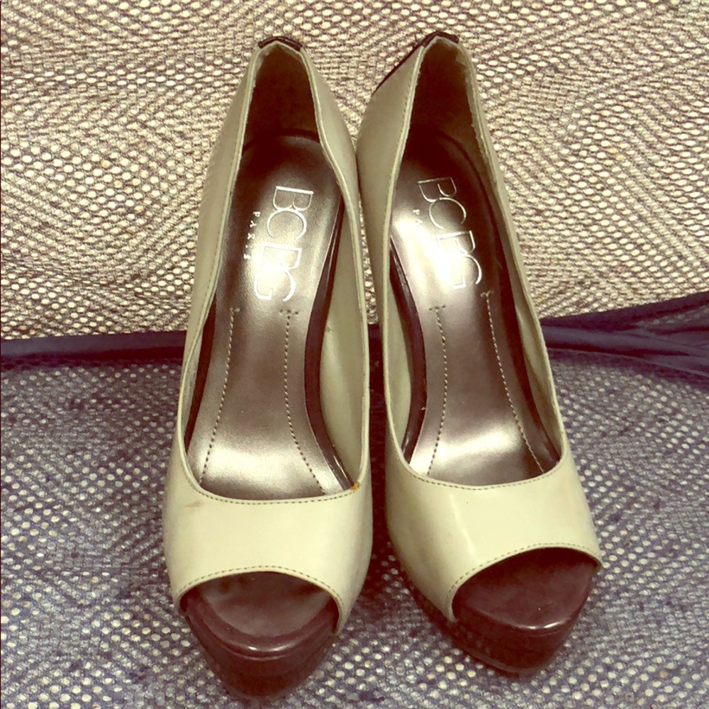 BCBG platform heels black pewter patent leather 37